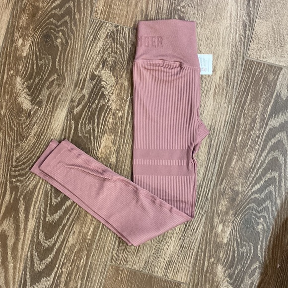 NWT Stronger Seamless Leggings Size Small color Rose *selling top separately* - Picture 9 of 10